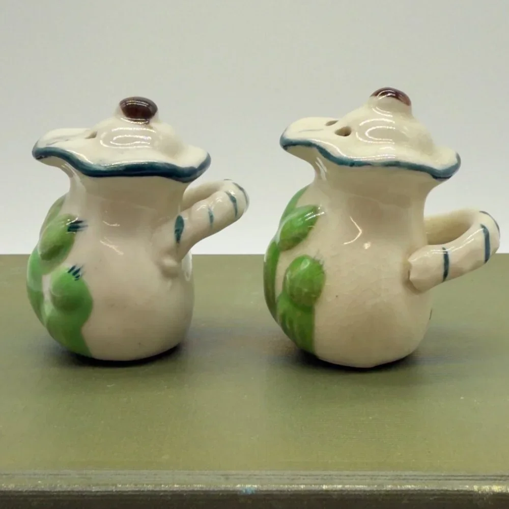 Vtg Miniature Ceramic Jug Cactus Salt Pepper Shakers Made in Japan Southwest